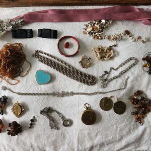LOT broken vintage jewellery bundle